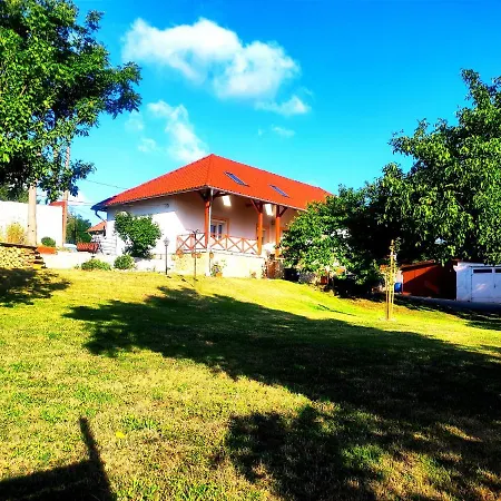 Szandra Vendeghaz Lägenhet *