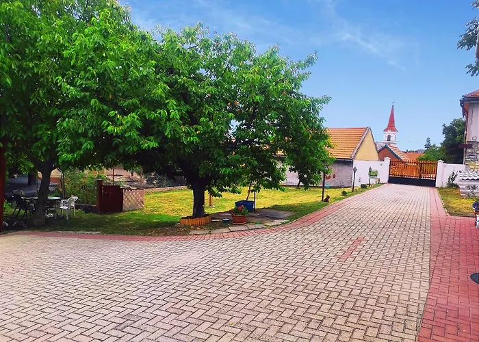 Szandra Vendeghaz * Osku