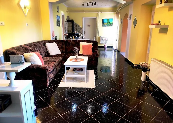 Szandra Vendeghaz * Osku